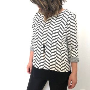 Pleione Chevron Print Pullover Small